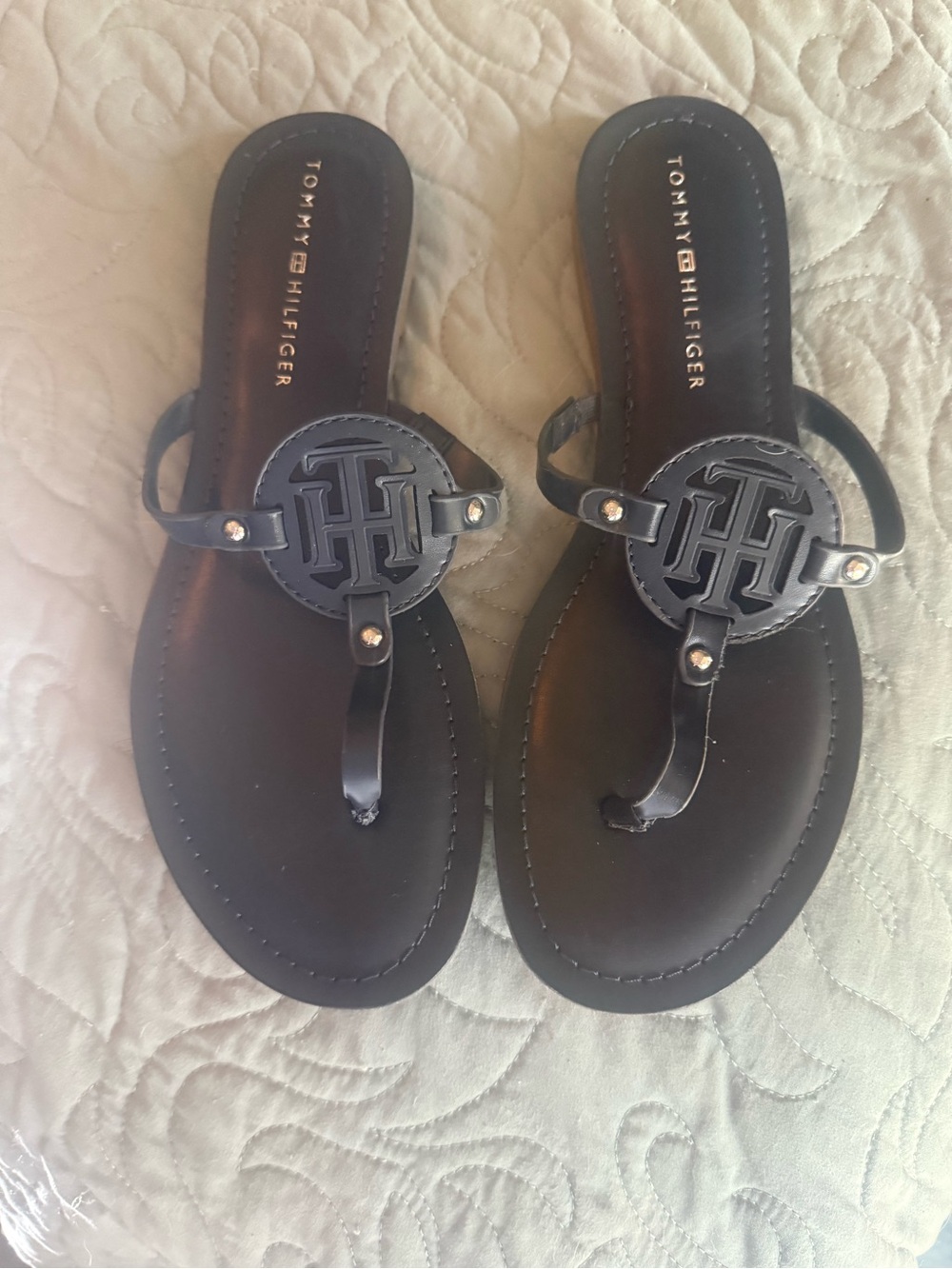 Tommy Hilfiger Navy Logo Thong Sandals with Stud Accents